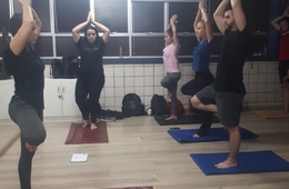 Acadêmicos de Educação Física conhecem o Yogalates