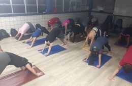 Acadêmicos de Educação Física conhecem o Yogalates