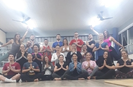 Acadêmicos de Educação Física conhecem o Yogalates