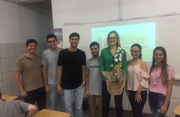 Jornalista Giovana Pedroso participa de bate-papo com acadêmicos de Administração