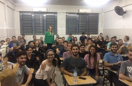 Jornalista Giovana Pedroso participa de bate-papo com acadêmicos de Administração