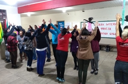 Acadêmicos participam de aula prática de Teorias da Educação