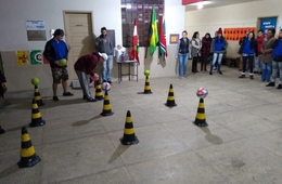Acadêmicos participam de aula prática de Teorias da Educação