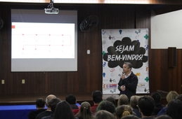 Acadêmicos de Engenharia Civil participam de palestra sobre processos construtivos