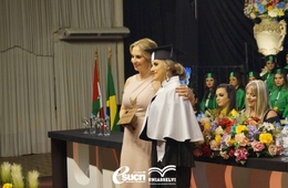 Esucri/Uniasselvi Tubarão realiza colação de grau de Ciências Biológicas, História, Letras e Pedagogia