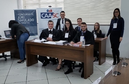 Alunos de Direito da Esucri participam de júri simulado na capital