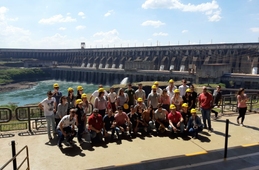 Acadêmicos de Engenharia Civil e Engenharia de Produção visitam Usina Hidrelétrica de Itaipu