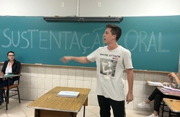 Acadêmicos do curso de Direito da Esucri participam de julgamento simulado