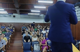 Curso de Direito da Esucri realiza palestra sobre 'Mecanismos jurídicos de superação de crise empresarial