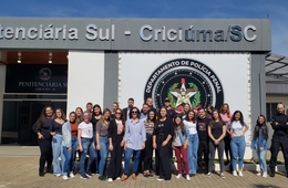 Estudantes do curso de Direito da Esucri conhecem a estrutura da penitenciária de Criciúma