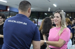 Volta às aulas na Esucri é marcada por reencontros, abraços e sorrisos