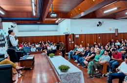 Presidente da Seccional de Santa Catarina da Ordem dos Advogados do Brasil, Compartilha Perspectivas e Inspiração em Palestra na Faculdade Esucri