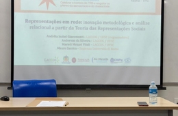 Professora da Esucri apresenta pesquisa em jornada internacional sobre representações sociais