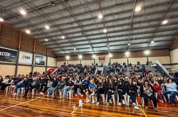 Vôlei de Forquilhinha celebra entrega de uniformes e conquista vitórias em competições estaduais